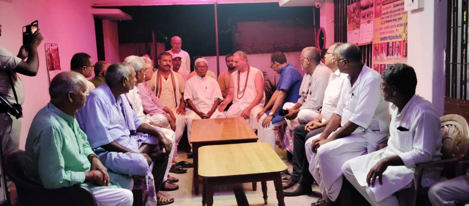 त्रिलोकधाम गोसपुर में विधायक का किया स्वागत