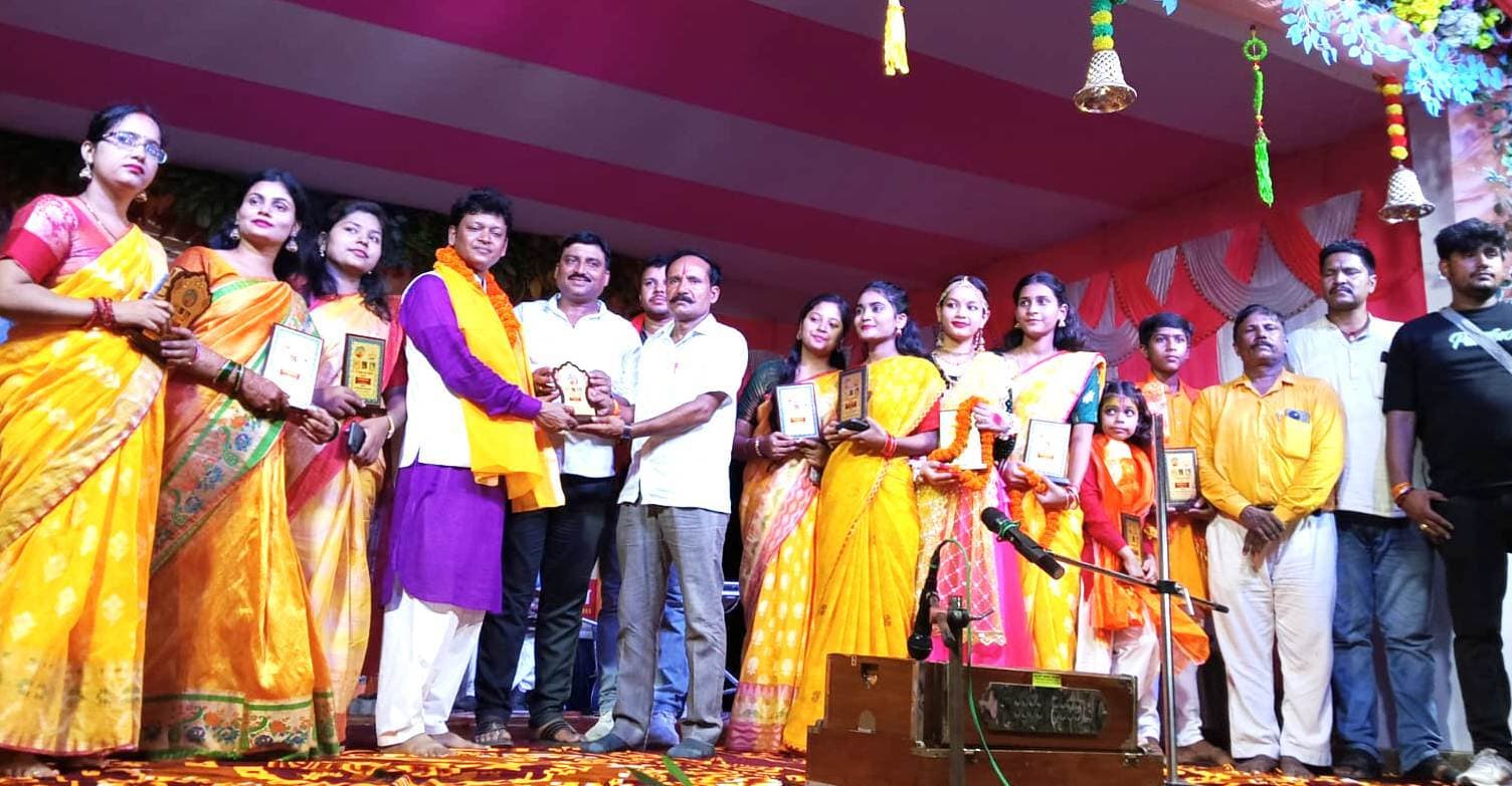 मां वैष्णवी दुर्गा महोत्सव में कलाकारों ने बिखेरा जलवा