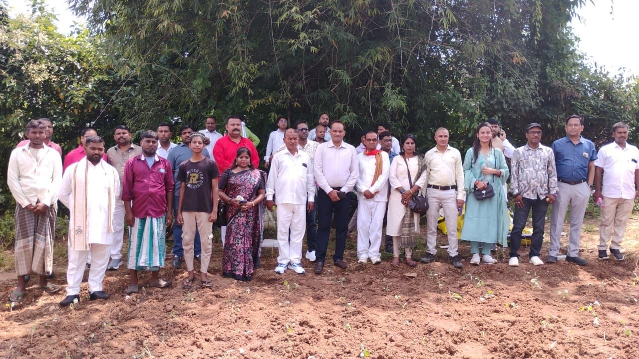 यूपी के अधिकारियों ने किया एक्सपोजर विजिट