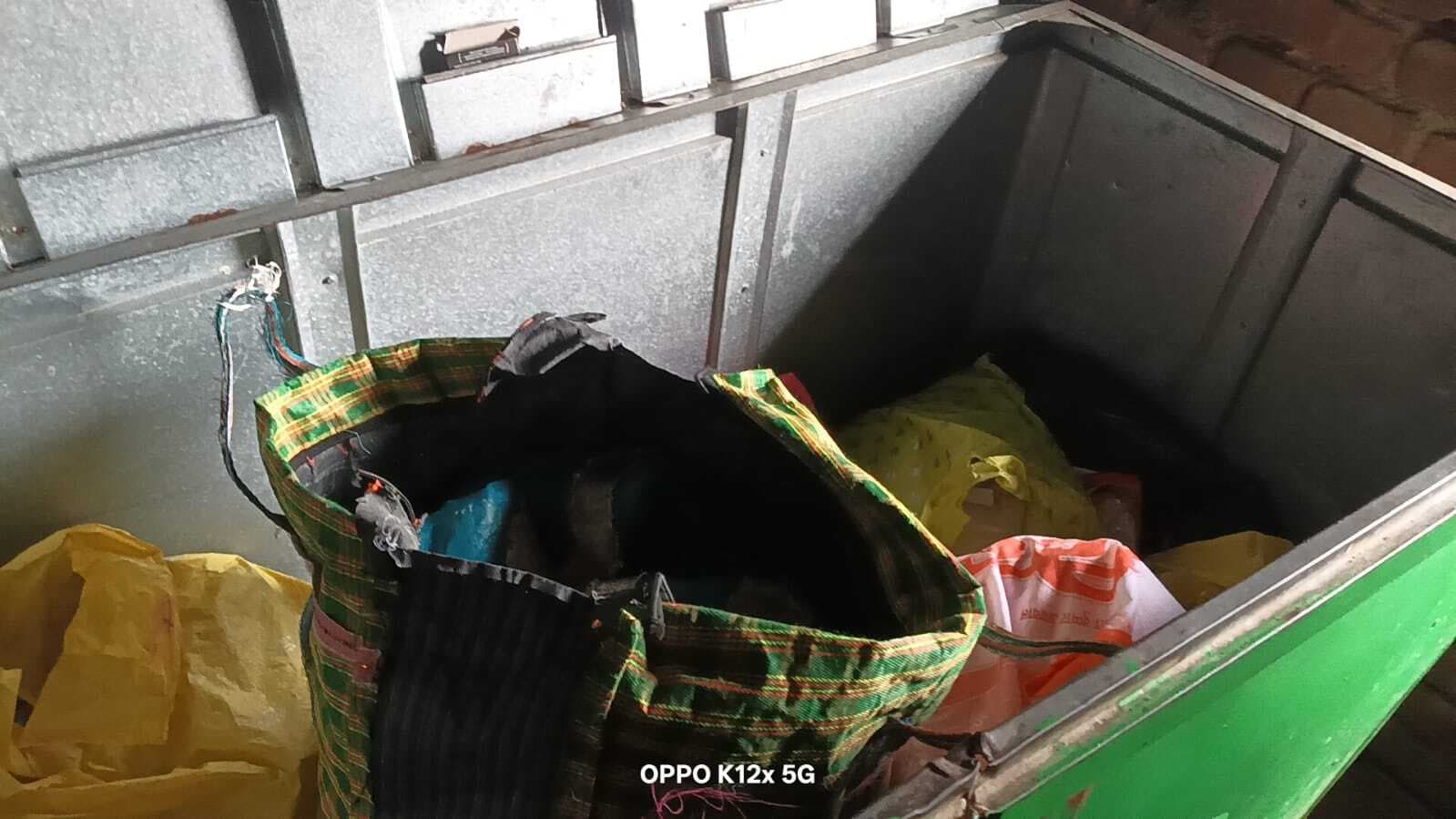 खिड़की तोड़ घर में घुसे चोर, नकद व लाखों के जेवर उड़ाये