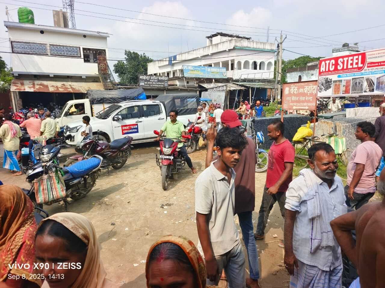 बाइक की डिक्की तोड़ कर 1.30 लाख रुपये लूटे, एक धराया