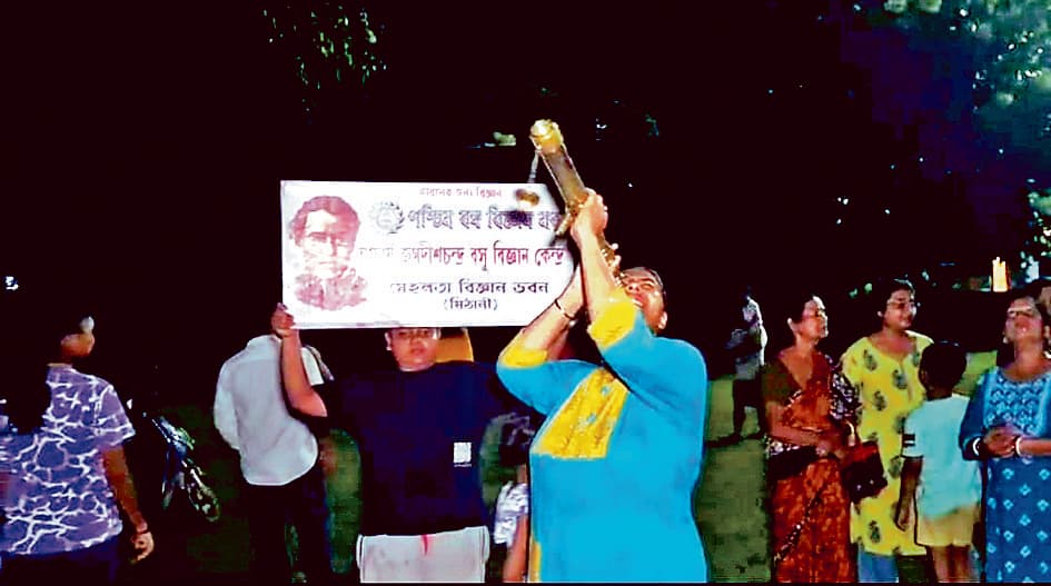 वर्ष का पहला पूर्ण चंद्रग्रहण, लोगों में दिखा उत्साह