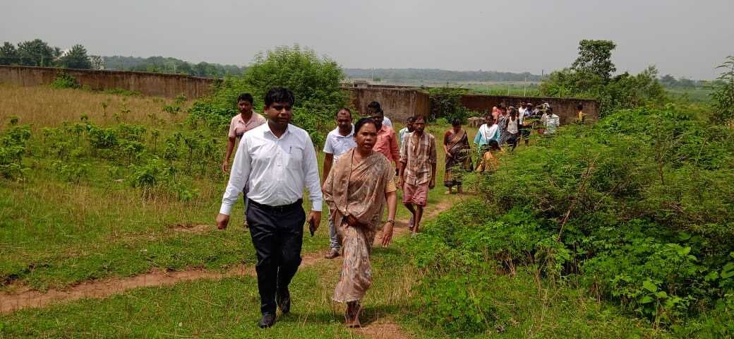 कुआं में डूबने से छात्र की मौत की जांच के लिए स्कूल पहुंचे डीएसइ
