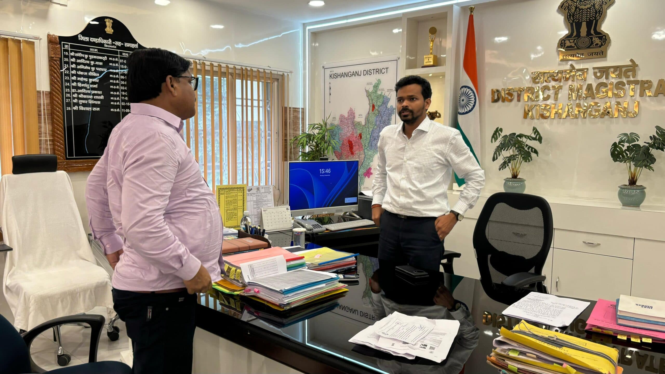 अवैध उगाही के खिलाफ पूर्व विधायक ने डीएम को सौंपा मांग पत्र