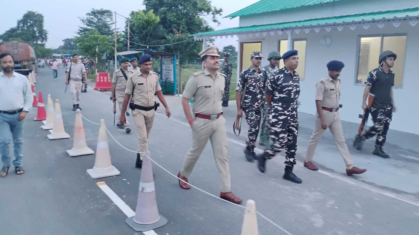 नेपाल के बिगड़ते हालात को देख सुरक्षा एजेंसिया सतर्क, एसपी ने सीमा क्षेत्र का लिया जायजा