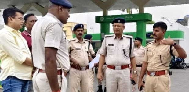 रिलायंस पेट्रोल पंप पर डॉक्टर की पत्नी से बाइकर्स गैंग के अपराधियों ने छीनी चेन