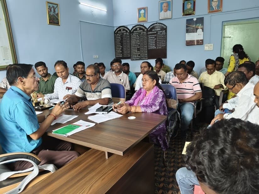 आदि कर्म योगी अभियान को लेकर पंचायत सचिवों और जेई की बैठक संपन्न