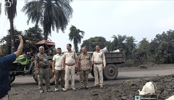 डुमरिया मैदान व वन क्षेत्र से 4 टन अवैध कोयला जब्त