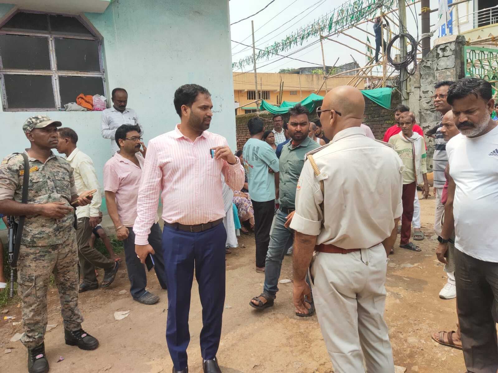 Dhanbad News: वॉल्व लगाने पहुंची जमाडा की टीम का विरोध, पुलिस पहुंची