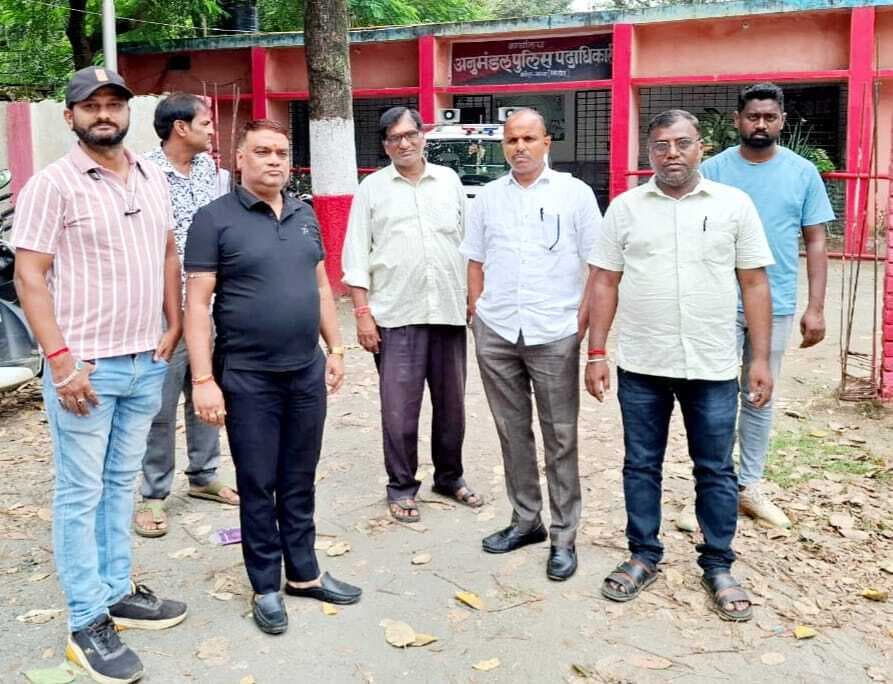 Giridih News: सरिया में चोरी की घटनाएं बढ़ी, व्यवसायियों ने दी आंदोलन की चेतावनी