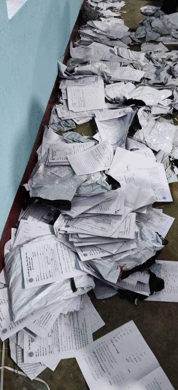 Bhagalpur news बीआरसी में प्रश्न पत्र वितरण में अव्यवस्था, कई स्कूलों को नहीं मिले प्रश्न पत्र