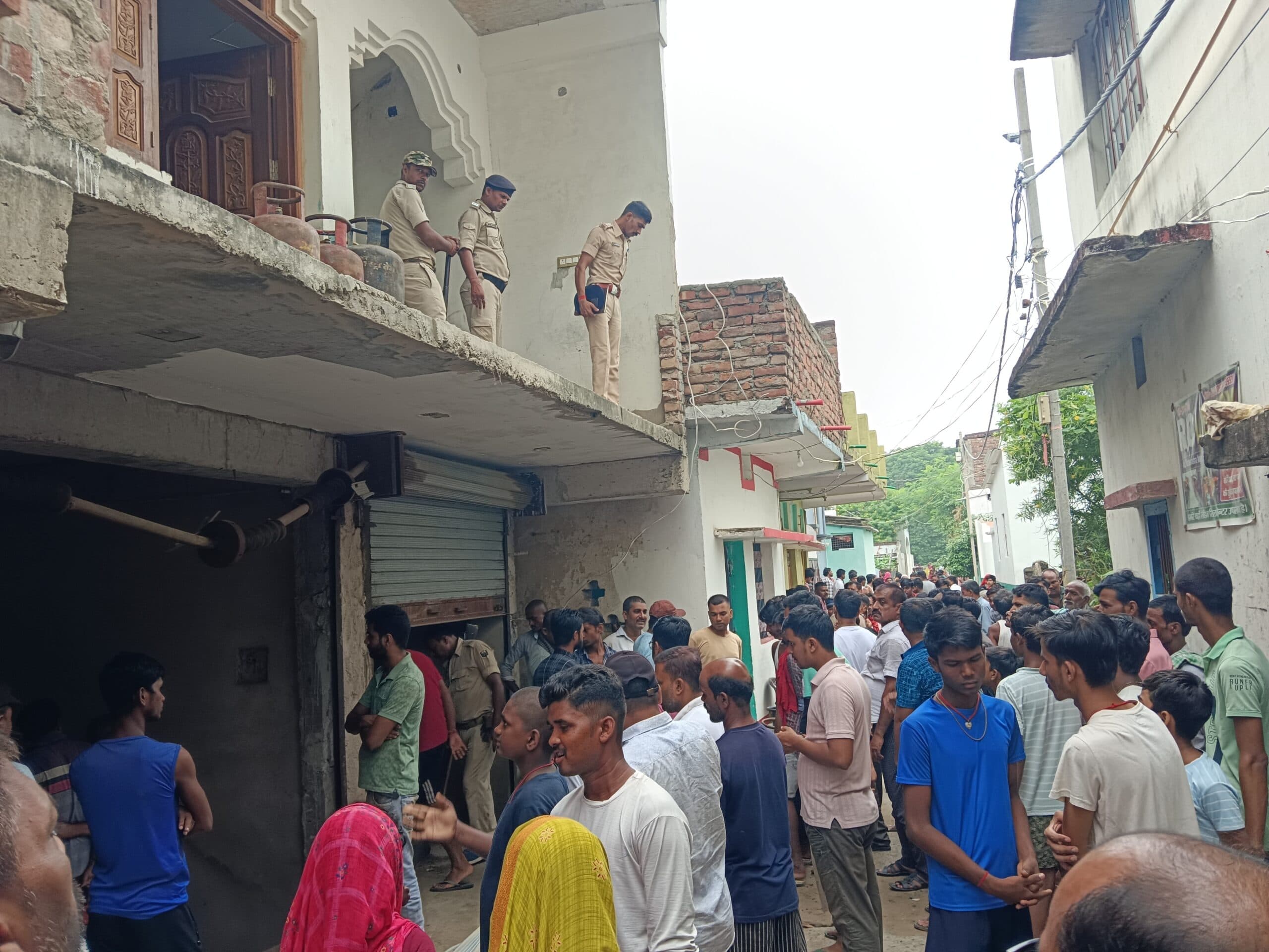 गैस सिलिंडर विस्फोट होने से युवक की मौत, मकान मालिक गंभीर