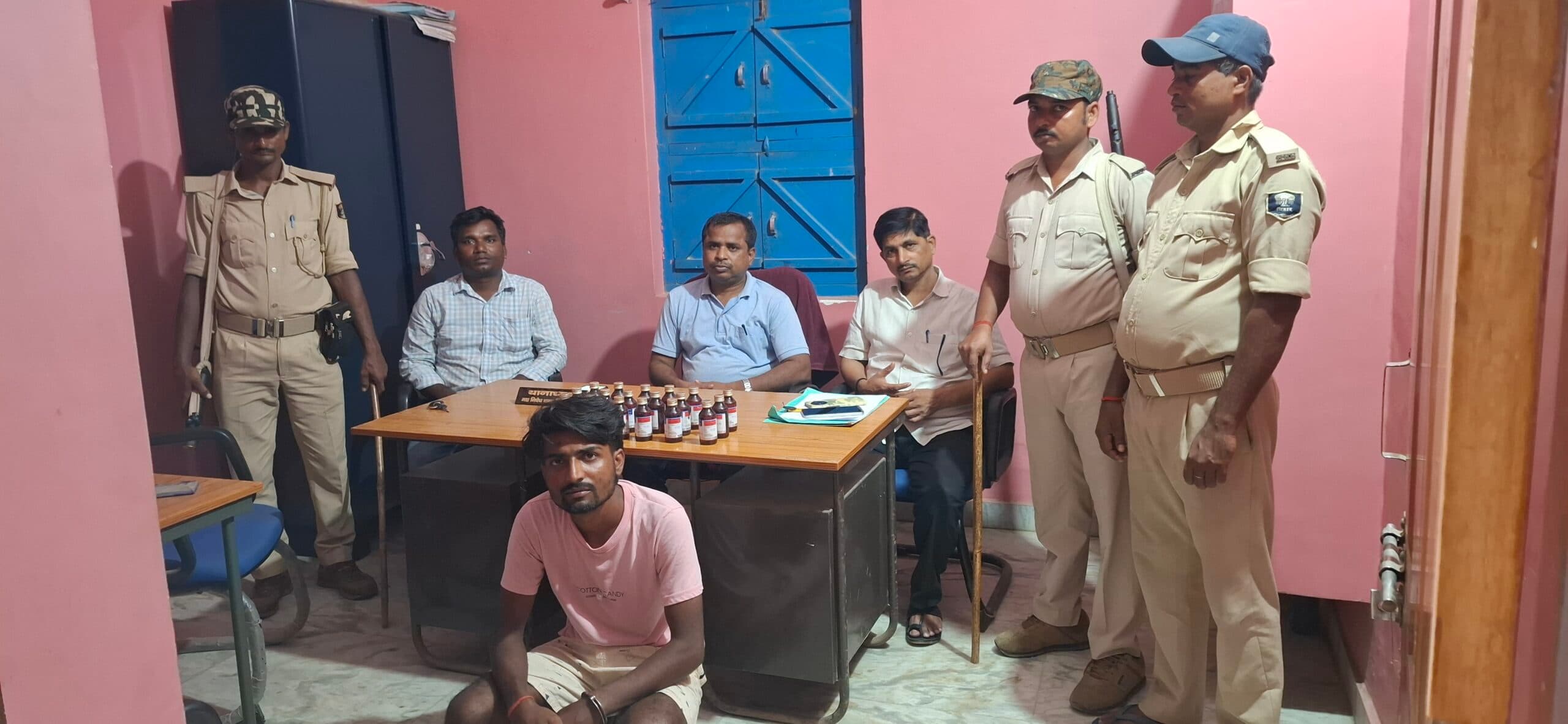 कोडीन युक्त कफ सिरप के तस्कर गिरफ्तार