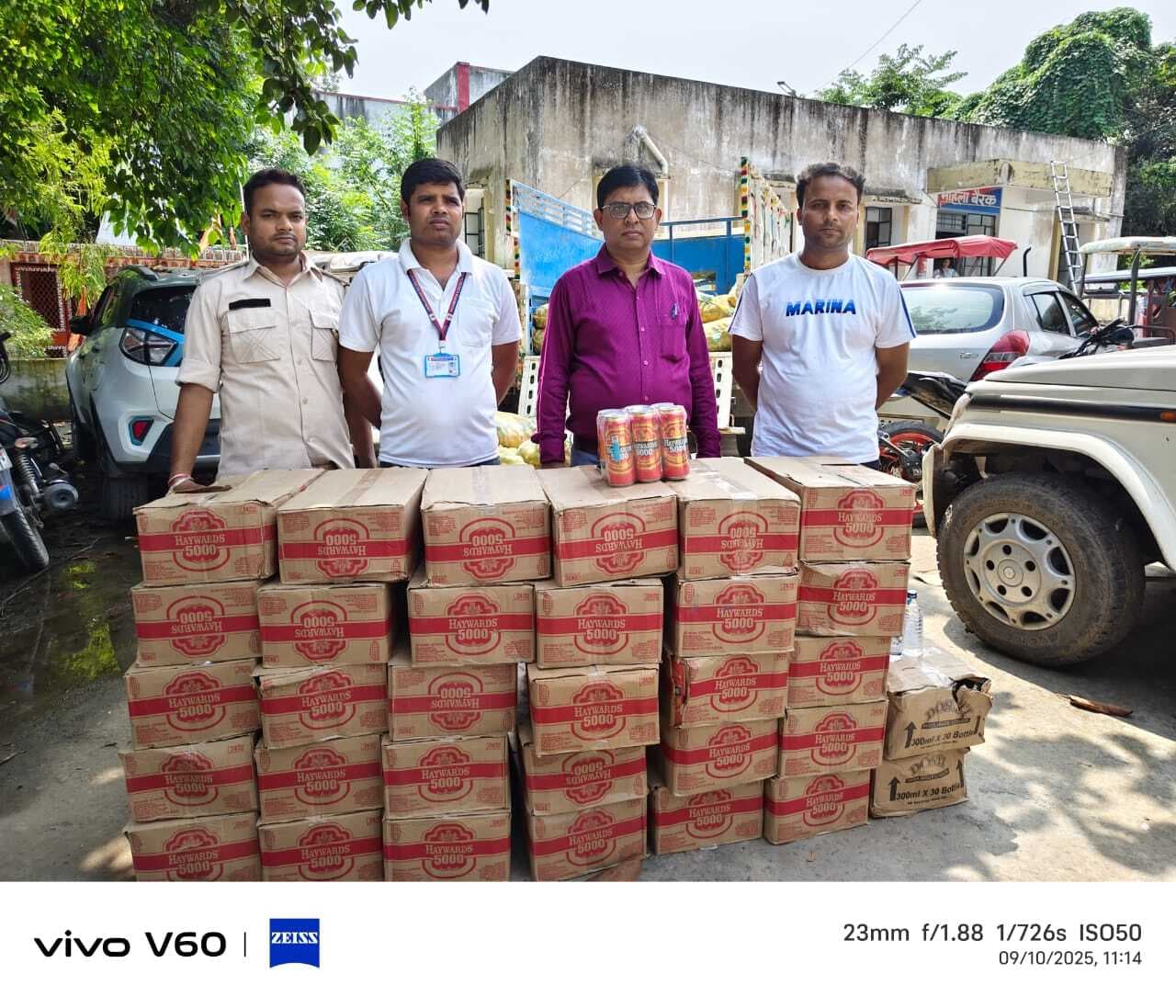 360 लीटर बियर व 18 लीटर देसी शराब बरामद, चालक फरार