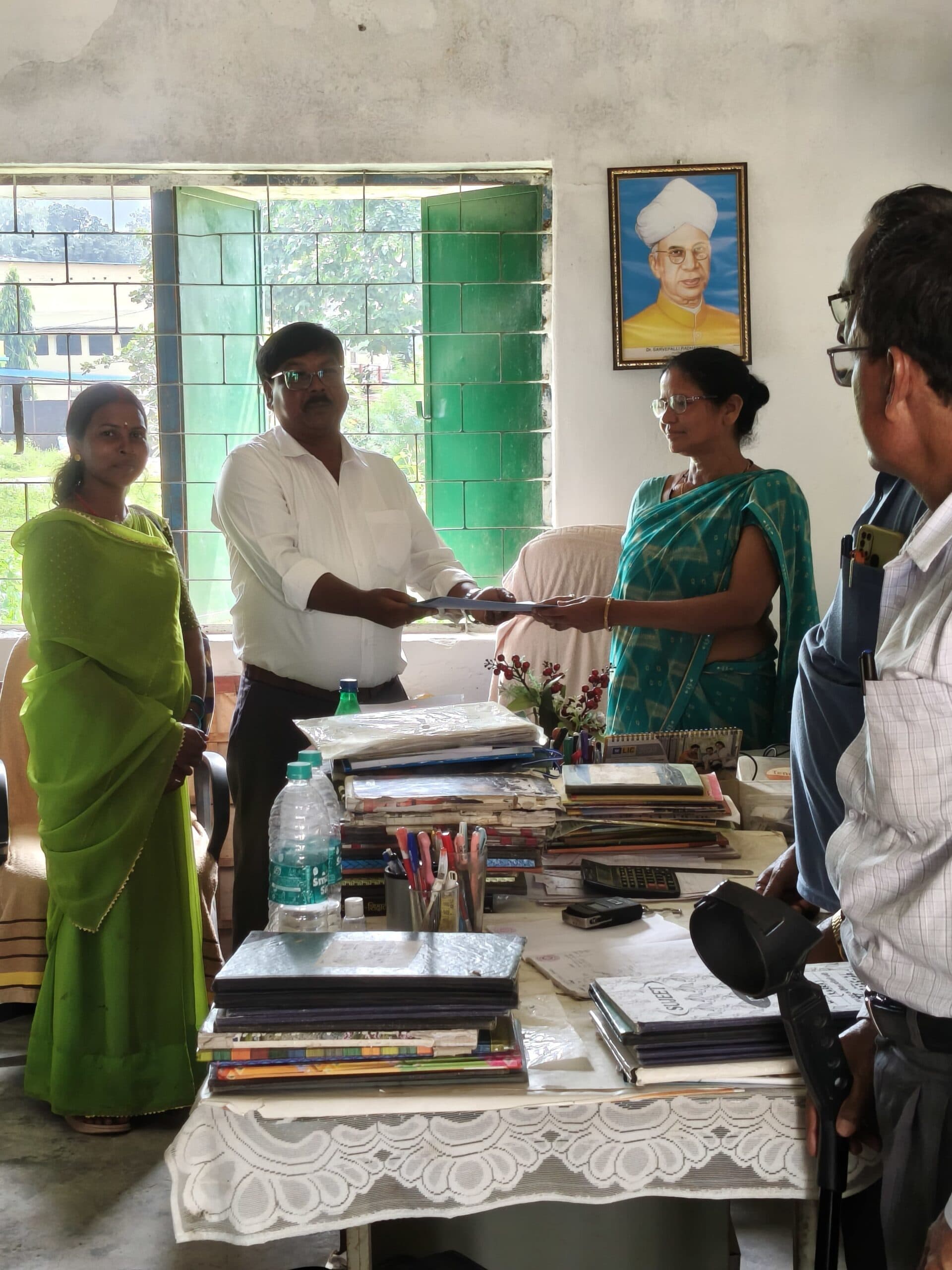 शिक्षिका मेरी सिसिलिया को सौंपा स्कूल का प्रभार