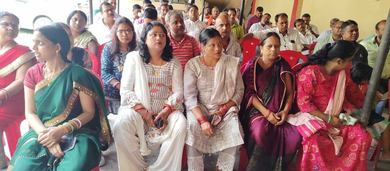 प्रधानमंत्री के कार्यक्रम में अधिक से अधिक लोगों के शामिल कराने को लेकर बैठक