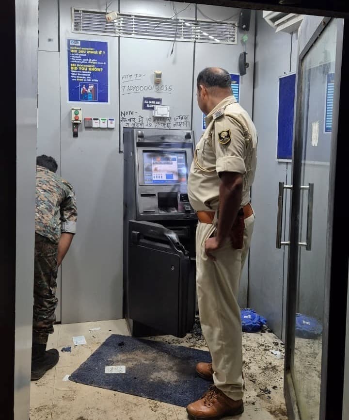 दाउदनगर में अपराधियों ने गैस कटर से एटीएम काटकर किया चोरी का प्रयास