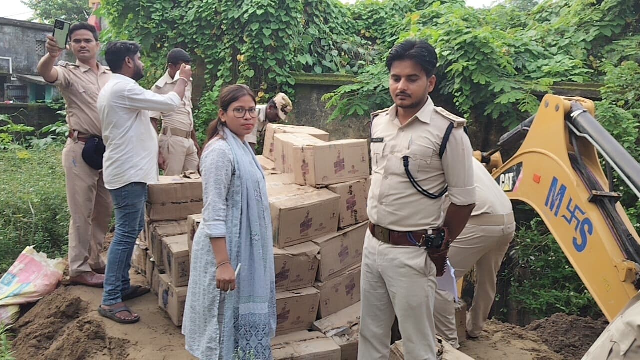 पुलिस ने 1175 लीटर देसी व विदेशी शराब किया नष्ट