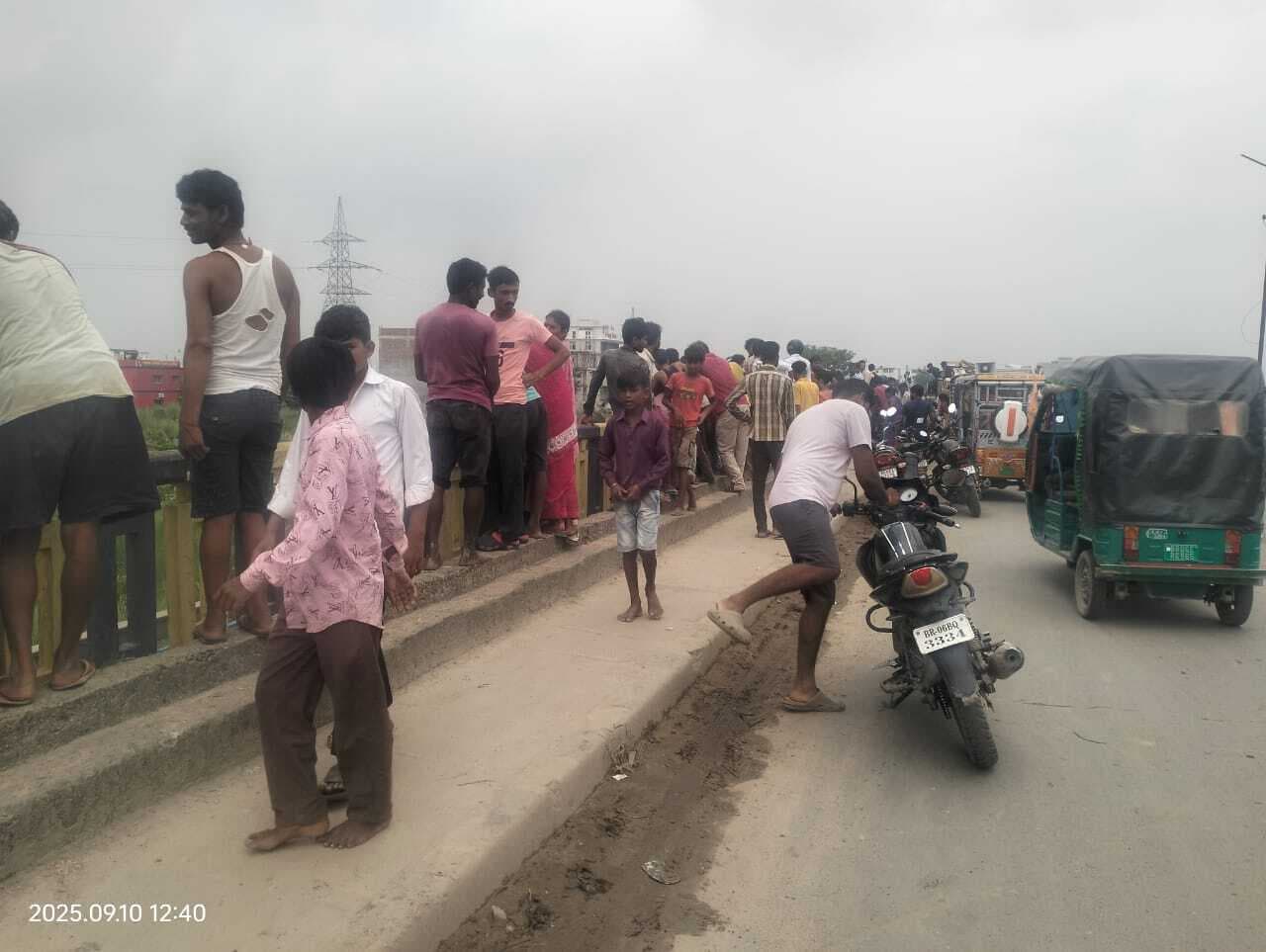 दादर पुल के नीचे बोरे में लाश की सूचना से मचा हड़कंप, जांच में निकला बछड़ा