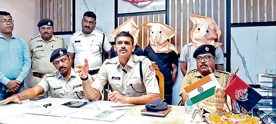 7000 बचाने के चक्कर में गंवाये चार लाख रुपये, जामताड़ा गैंग के आठ शातिर गिरफ्तार