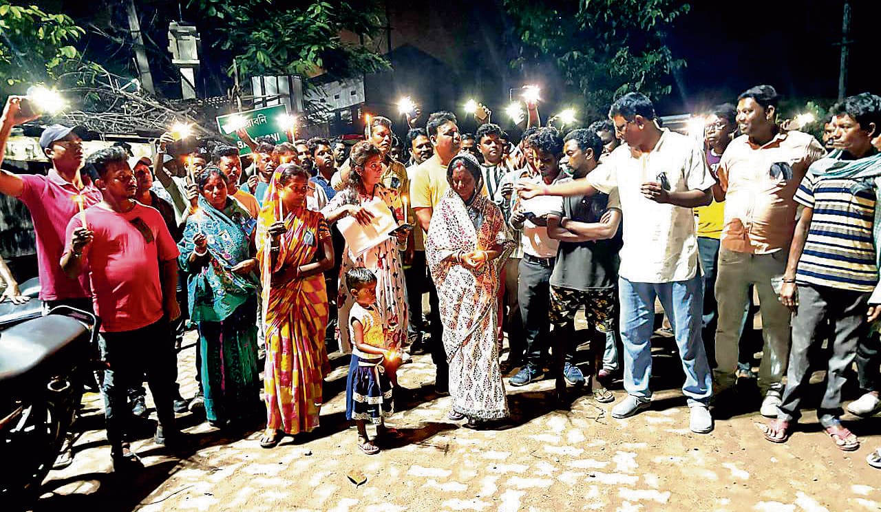 महिलाओं के उत्पीड़न के खिलाफ घेरा बाराबनी थाना