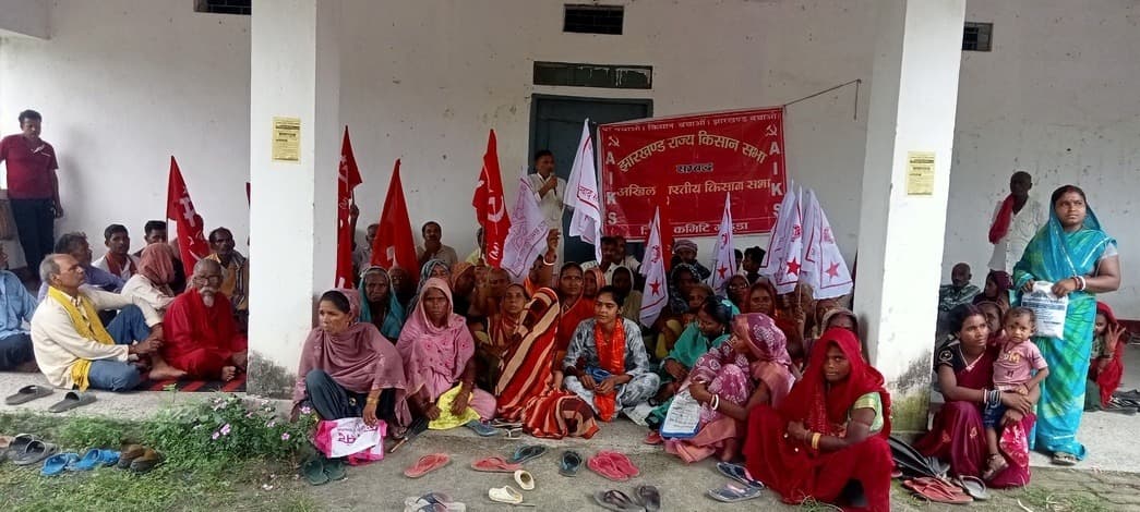 ठाकुरगंगटी में किसान सभा का एक दिवसीय धरना प्रदर्शन