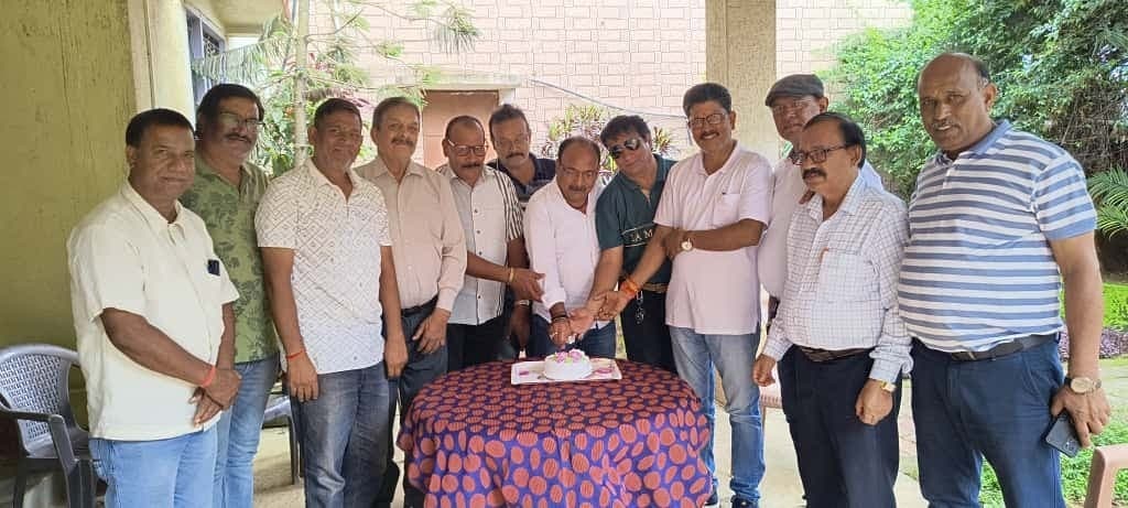 जिला के 18वें स्थापना दिवस पर काटा गया केक