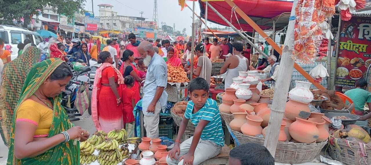 नहाय खाय के साथ जिउतिया पर्व शुरू, खरीदारी को बजारों में उमड़ी भीड़