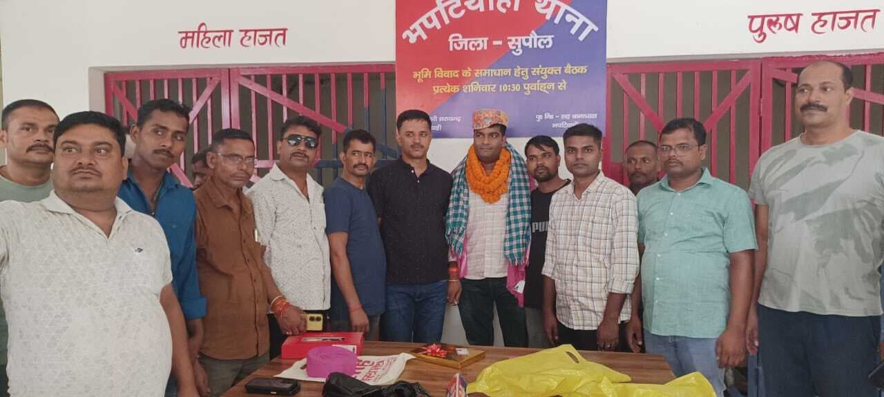 स्थानांतरित मुंशी को समारोह पूर्वक दी गयी विदाई