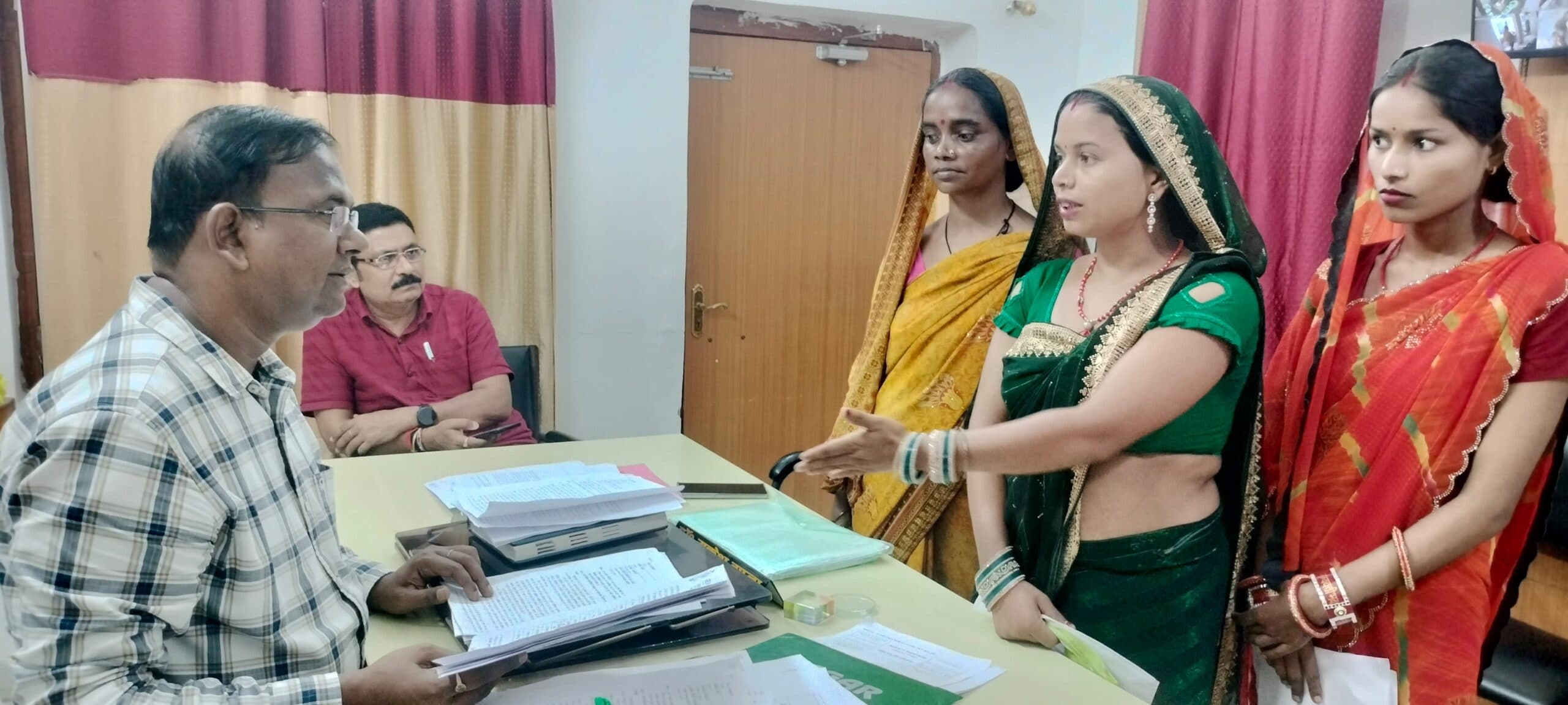 आशा की बहाली में तीन महिला अभ्यर्थियों ने सीएचसी प्रभारी पर रिश्वत लेने का लगाया आरोप