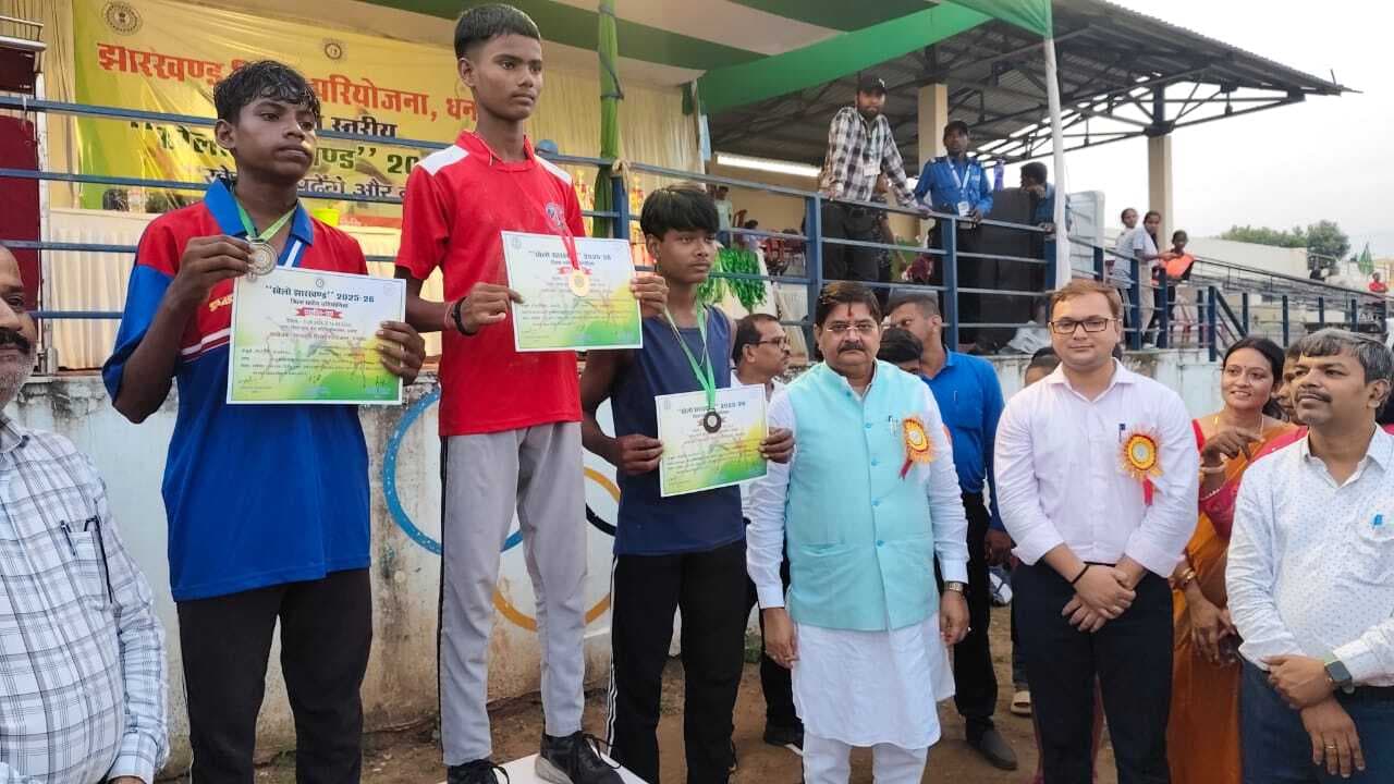 Dhanbad News: लंबी कूद में आकाश सिंह, तो ऊंची कूद में रेखा ने मारी बाजी