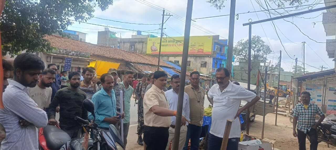 मुरहू में चला अतिक्रमण हटाओ अभियान