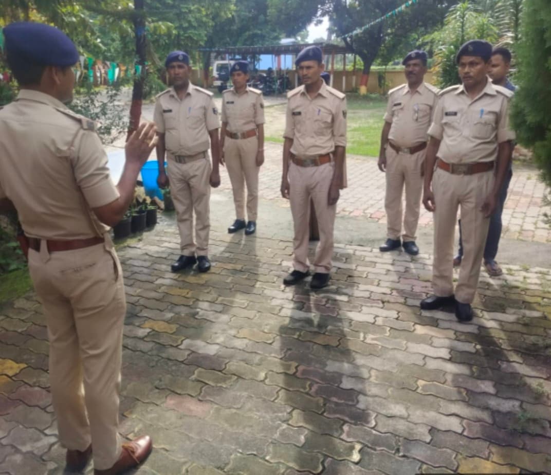 गलगलिया थाना परिसर में चौकीदार परेड का हुआ आयोजन