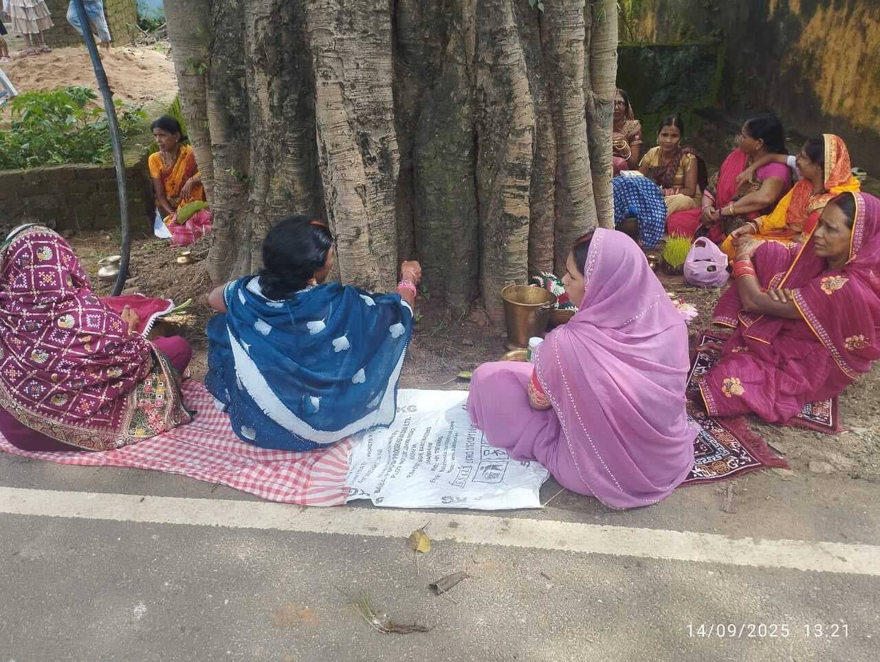 महिलाओं ने निर्जला रहकर किया जिउतिया