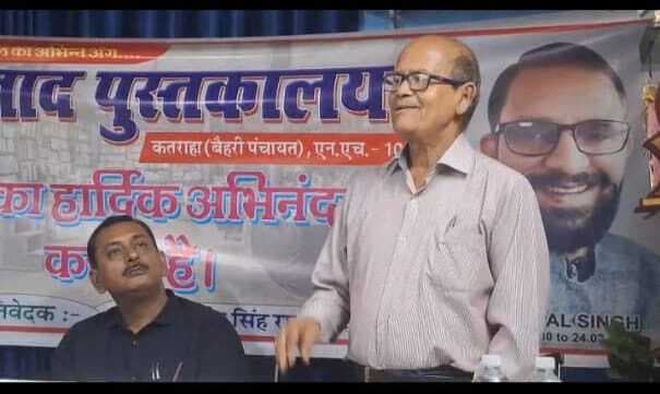 मैं हिन्दी हूं, साल में एक बार आती हूं, व्यथित हो अलख जगाती हूं