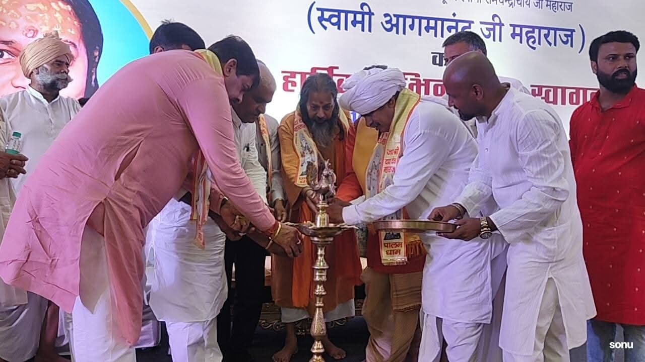 Bhagalpur news जीवन में शिक्षा और दीक्षा दोनों जरूरी : स्वामी आगमानंद