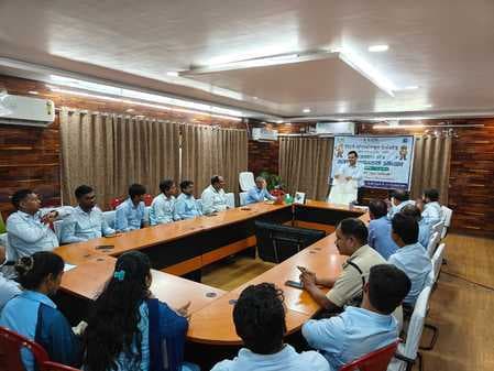 कर्मचारियों को कार्य में पारदर्शिता और समयबद्धता का दिया संदेश