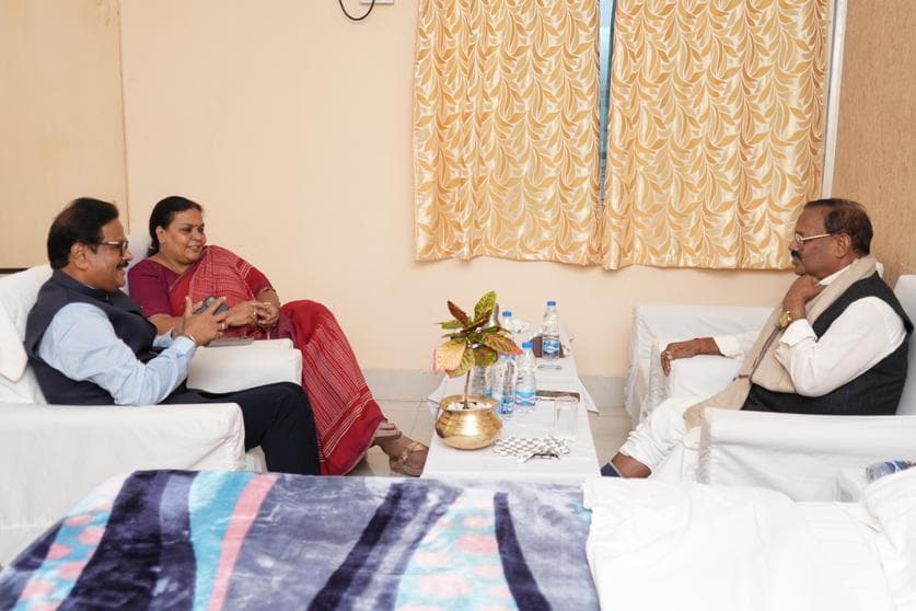 परियोजना के जीएम ने कांग्रेस पर्यवेक्षक व मंत्री से की शिष्टाचार भेंट