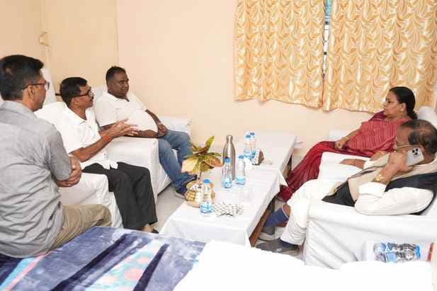 चैंबर ऑफ कॉमर्स के प्रतिनिधियों ने की मंत्री से मुलाकात