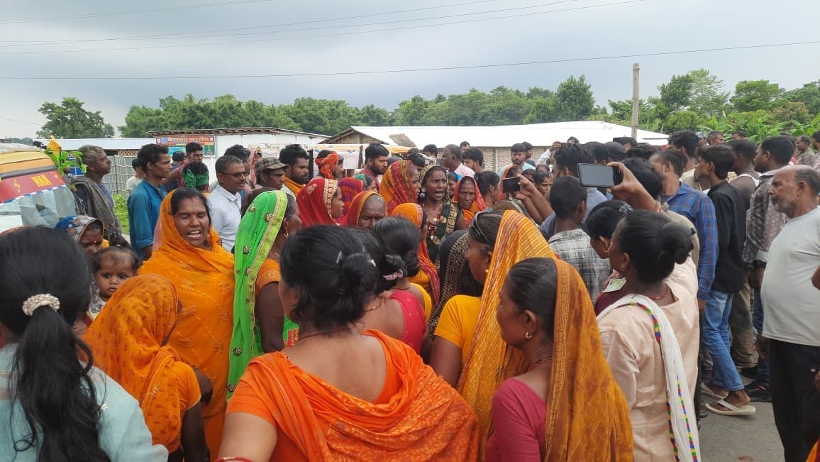 पीएम मोदी की रैली जाने वाली जीविका दीदियों ने किया एनएच-107 जाम