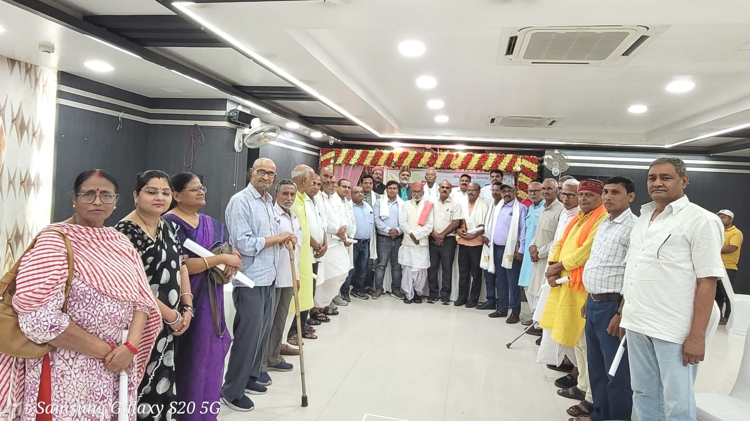 समकालीन जवाबदेही परिवार ने किया शिक्षक सम्मान समारोह, पत्रिका प्रकाशन पर हुई चर्चा