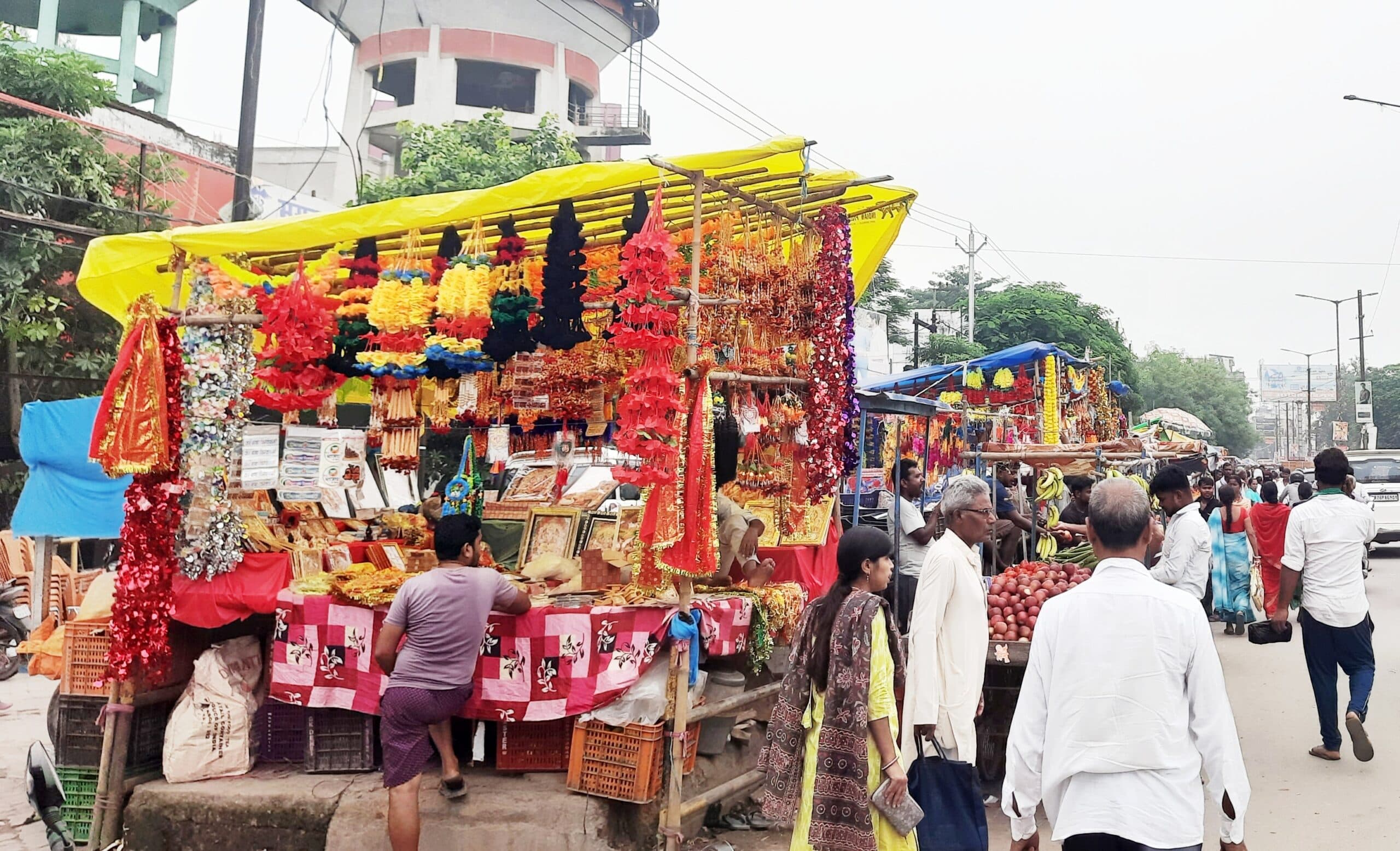 विश्वकर्मा पूजा आज : बाजार में बढ़ी रौनक