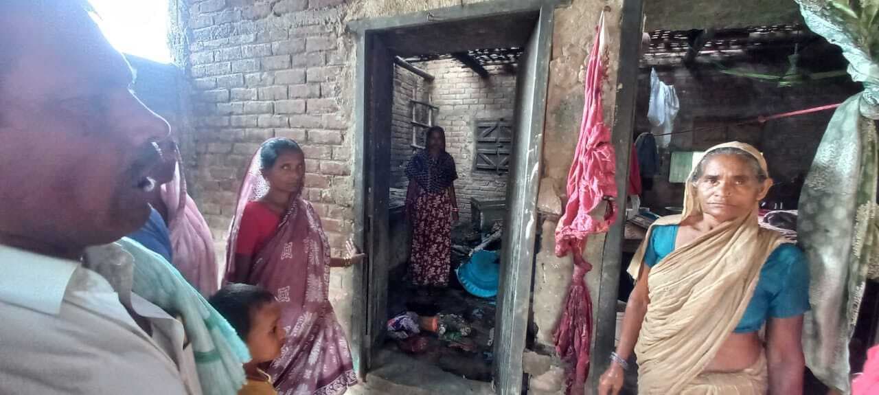 गैस सिलिंडर लीक होने के कारण घर में लगी आग