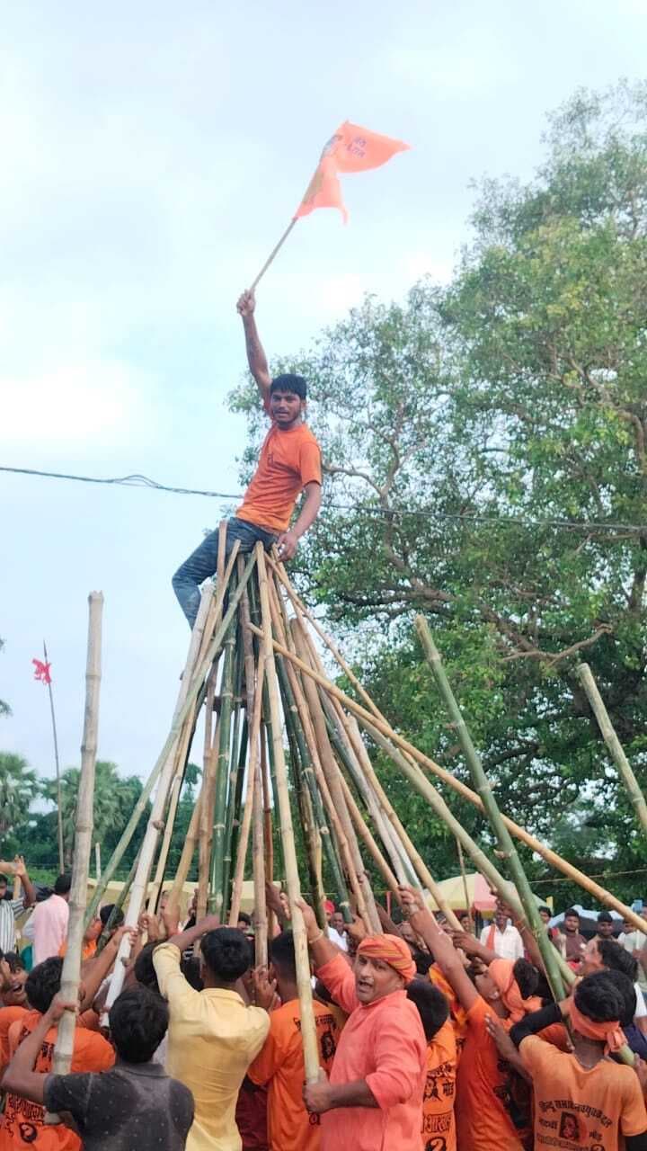 नटवां के ऐतिहासक महावीरी अखाड़े में गूंजे जय श्रीराम के नारे, भक्तिमय हुआ माहौल