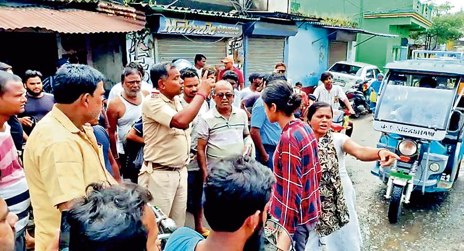 निंघा बाजार में ठेला विवाद से तनाव