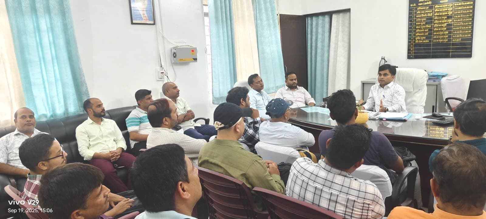 राजनीतिक पार्टियों व प्रत्याशियों के खर्च पर रहेगी नजर, बैठक में आय-व्यय पर चर्चा