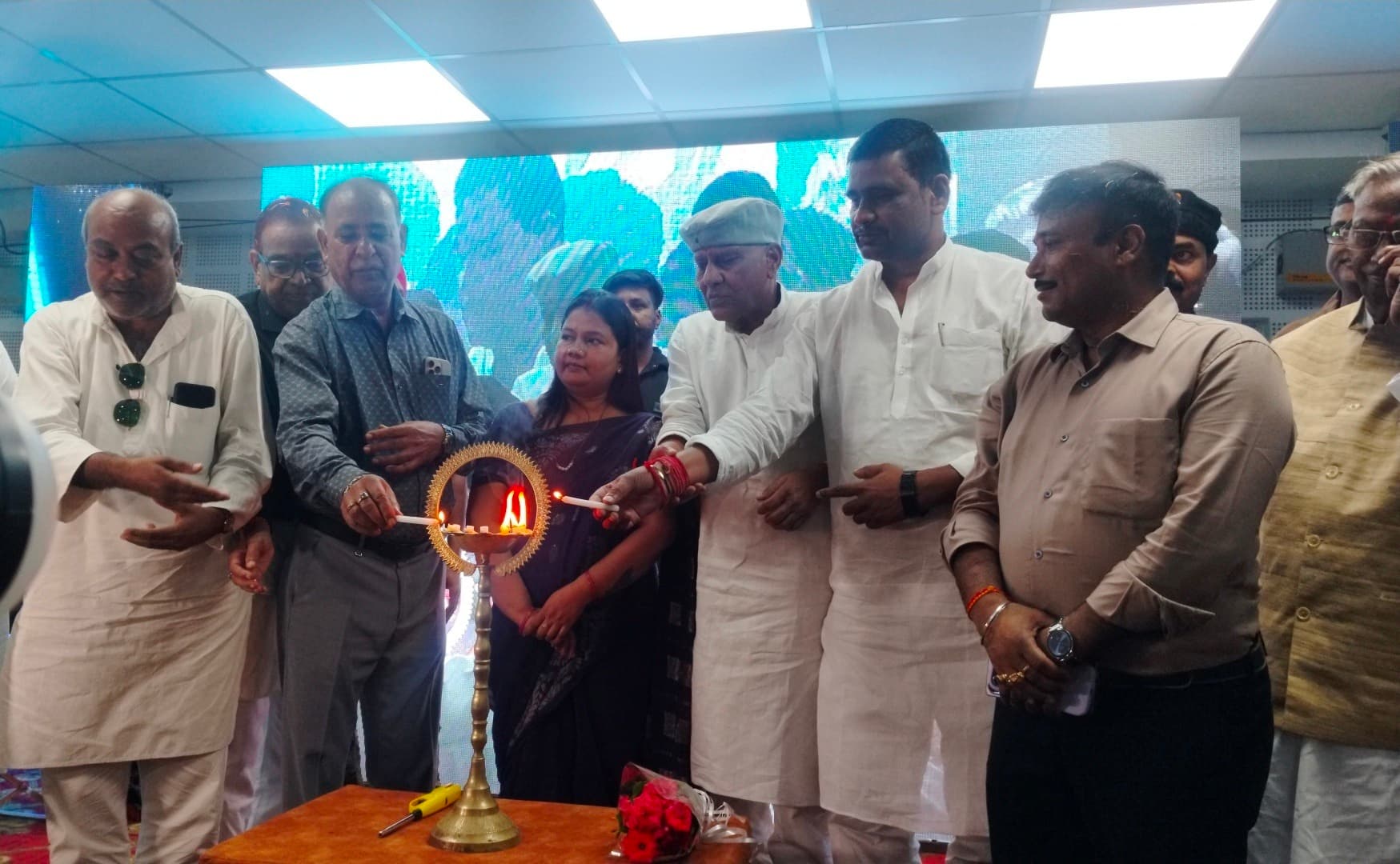 200 मेधावी छात्र-छात्राओं को किया गया सम्मानित, 156 यूनिट किया गया रक्तदान