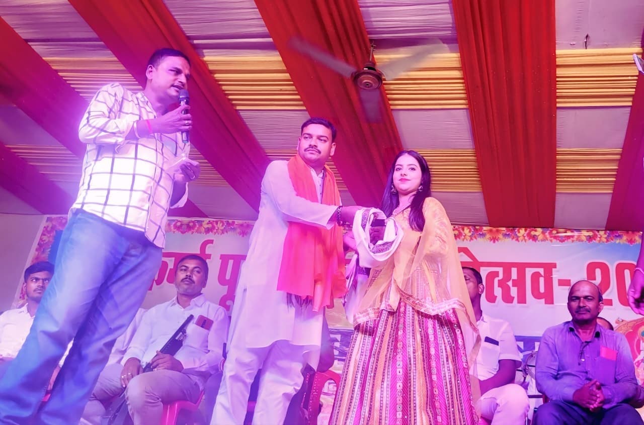 विश्वकर्मा पूजा सांस्कृतिक महोत्सव संपन्न, कलाकारों की प्रस्तुति ने दर्शकों को किया मंत्रमुग्ध