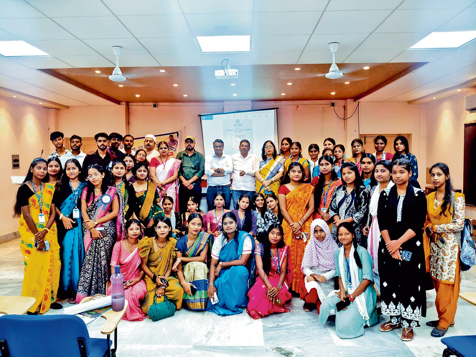 मानकर काॅलेज में हिंदी पखवाड़ा कार्यक्रम के तहत एकल व्याख्यान