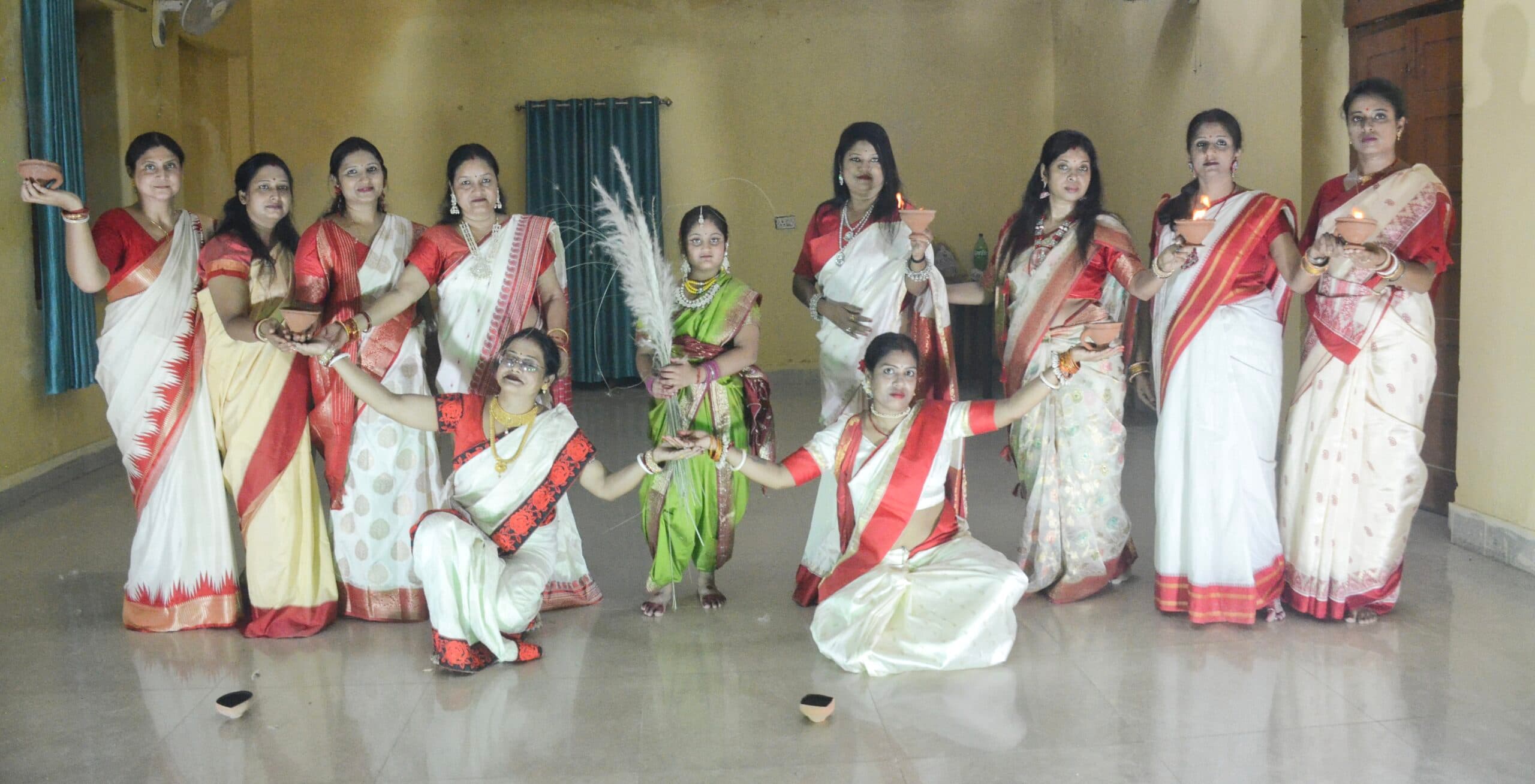 Dhanbad News: आगोमोनी पर धुनुची नृत्य कर मां दुर्गा का किया आह्वान